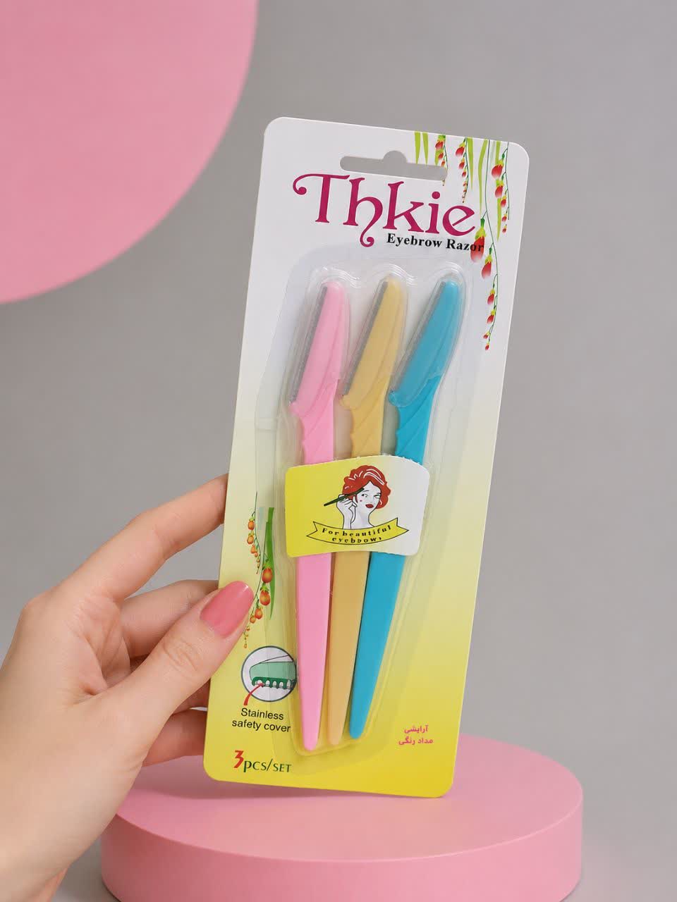 قشنگم، ابروهای مرتب حسابی توی چهره معجزه می‌کنن! ✨🎀 با این تیغ اصلاح، موهای ریز اضافه رو تو چند ثانیه تمیز کن و همیشه ابروهای خوش‌فرم و مرتب داشته باش. 💕🌸